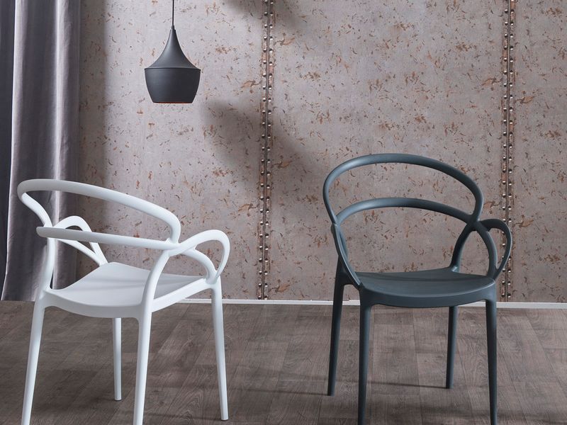 Miriam Scontornata Ambientata Copia.jpg